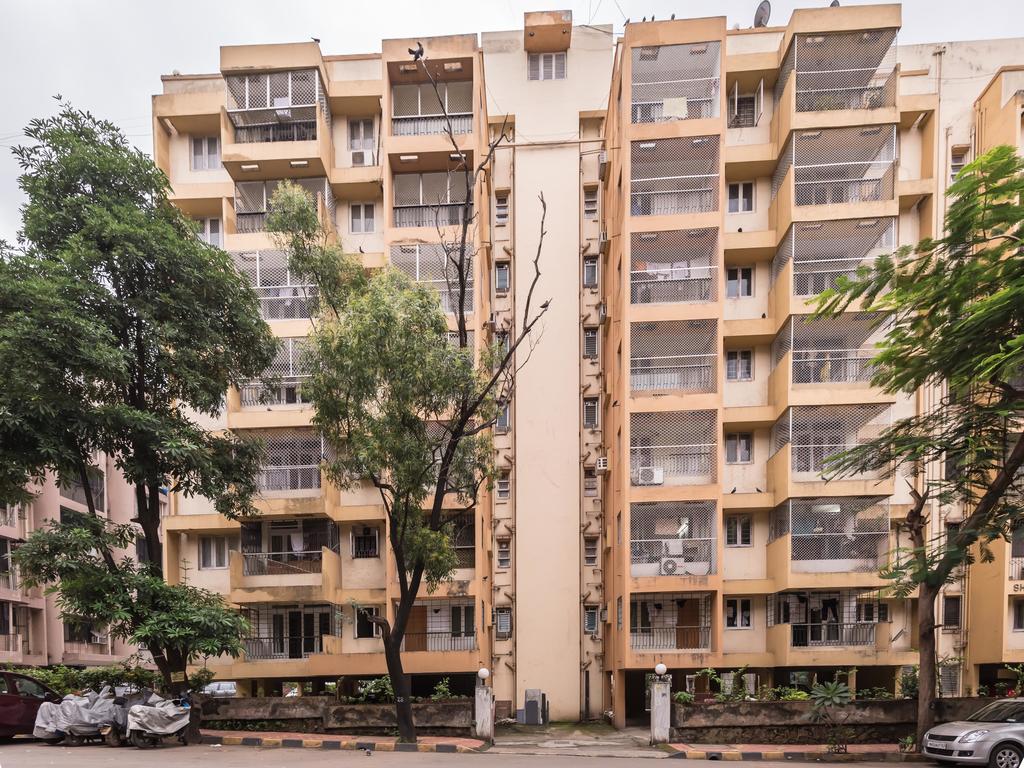 OYO Apartments Malad Raheja Complex Road