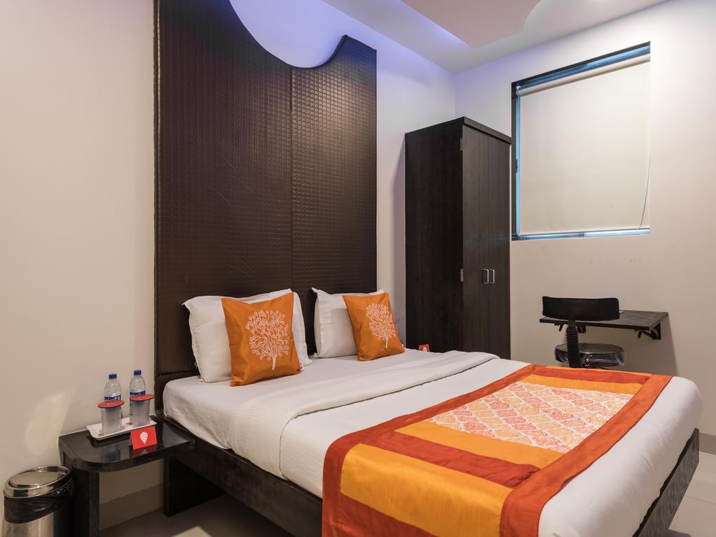 OYO Rooms Andheri East Asalpha Metro Station 4