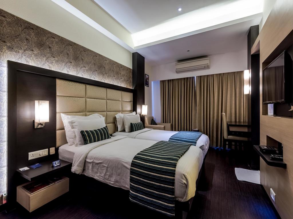 OYO Premium Santacruz Near Mumbai Airport