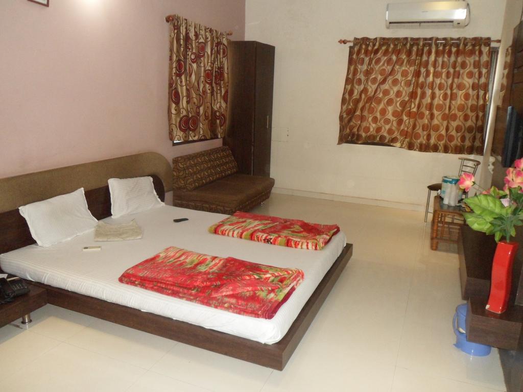 Hotel Radhe Palace