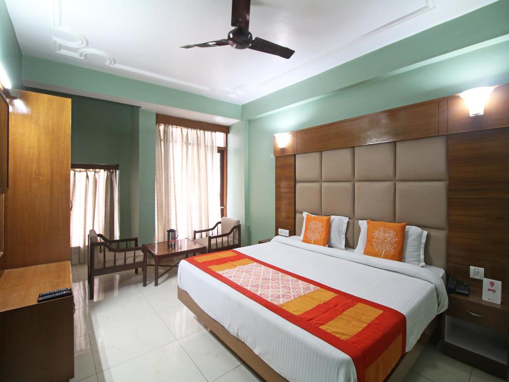 OYO Rooms Picture Palace 3