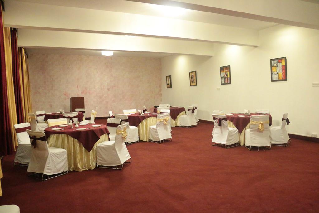 Hotel Vasant Palace by Royal Collection Hotels