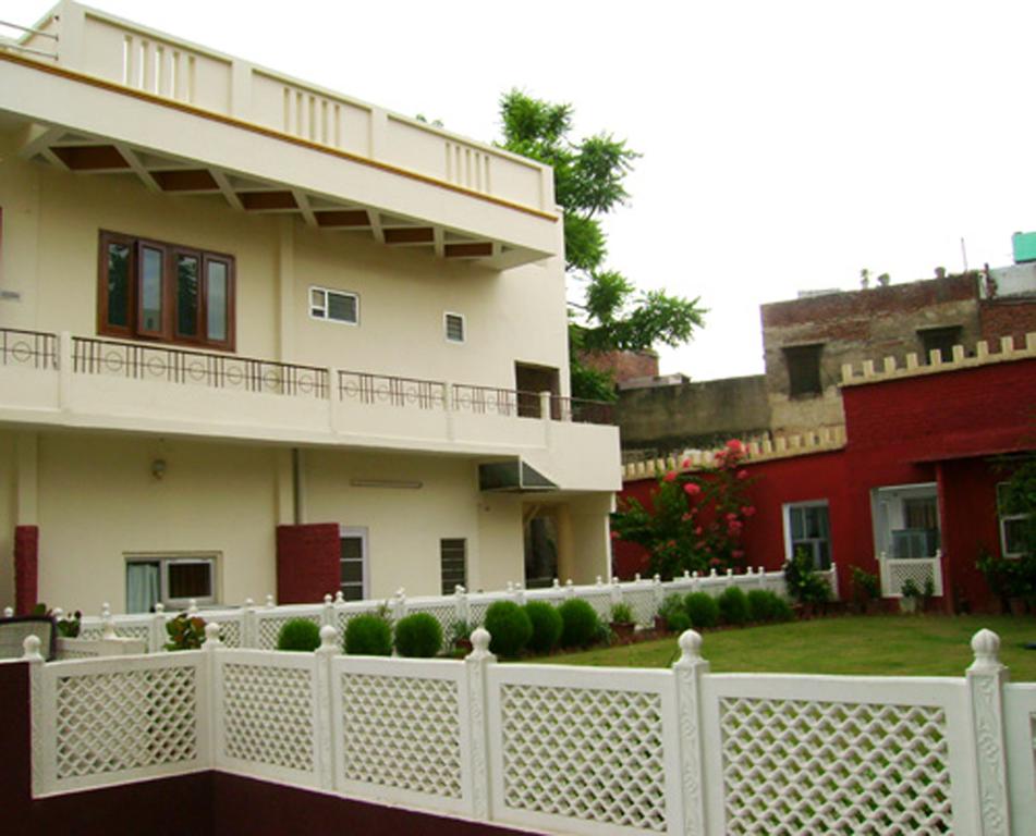 Hotel Sugandh Retreat