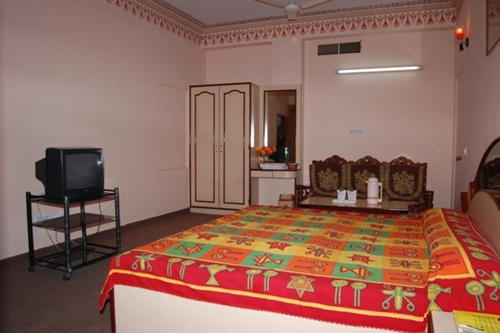 Hotel Surbhi Palace