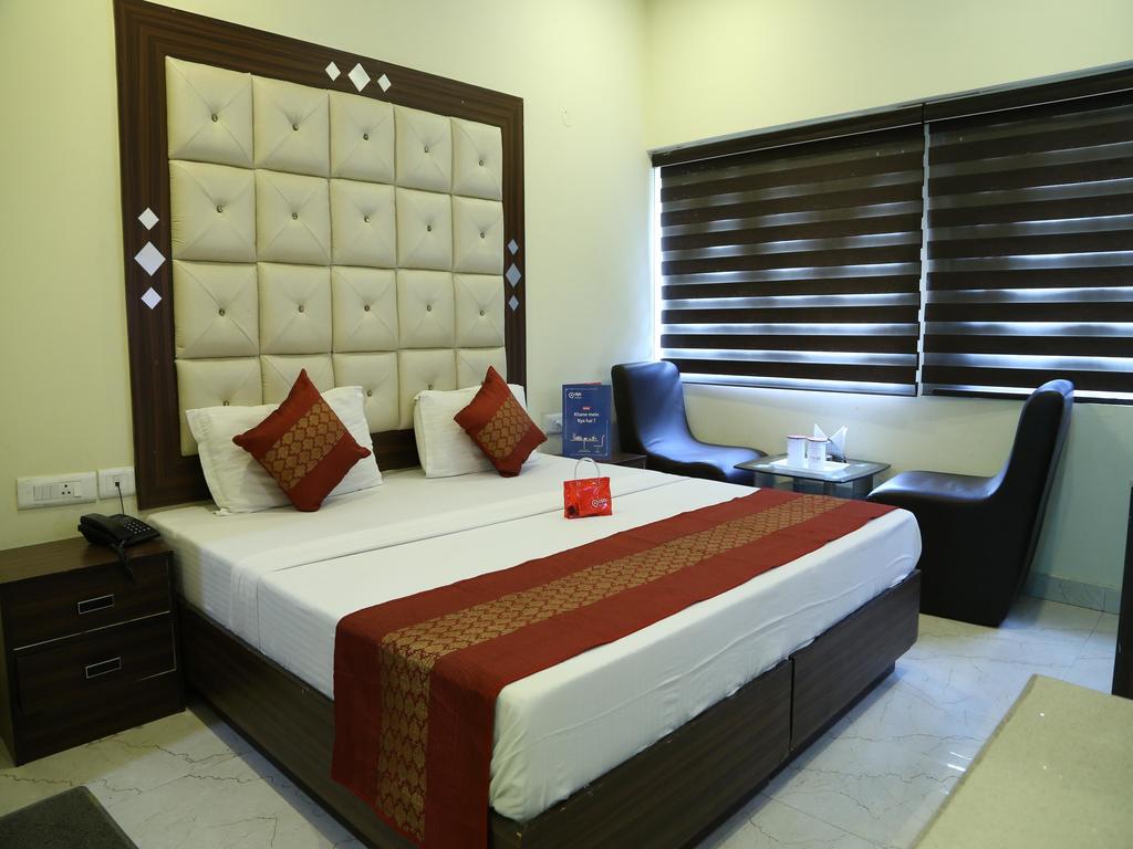 OYO Rooms Sector 22 Mobile Market