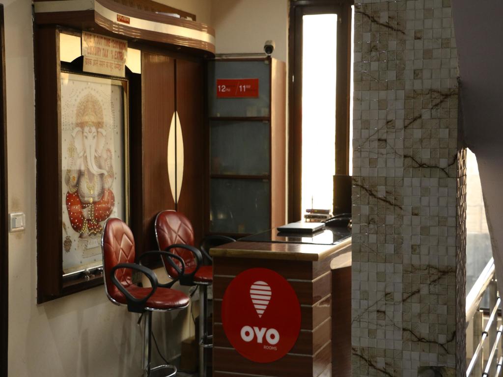 OYO Rooms Railway Station Subhani Building Chowk Brown Road