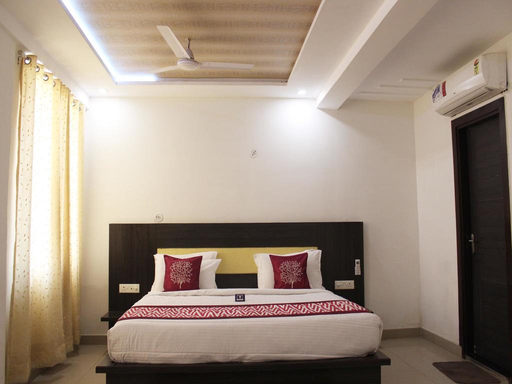 OYO Premium Beside Pind Baluchi Fatehabad Road