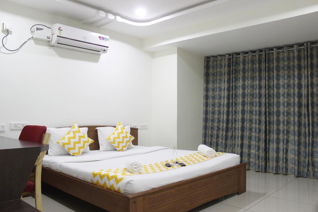 FabHotel Siri Inn Madhapur