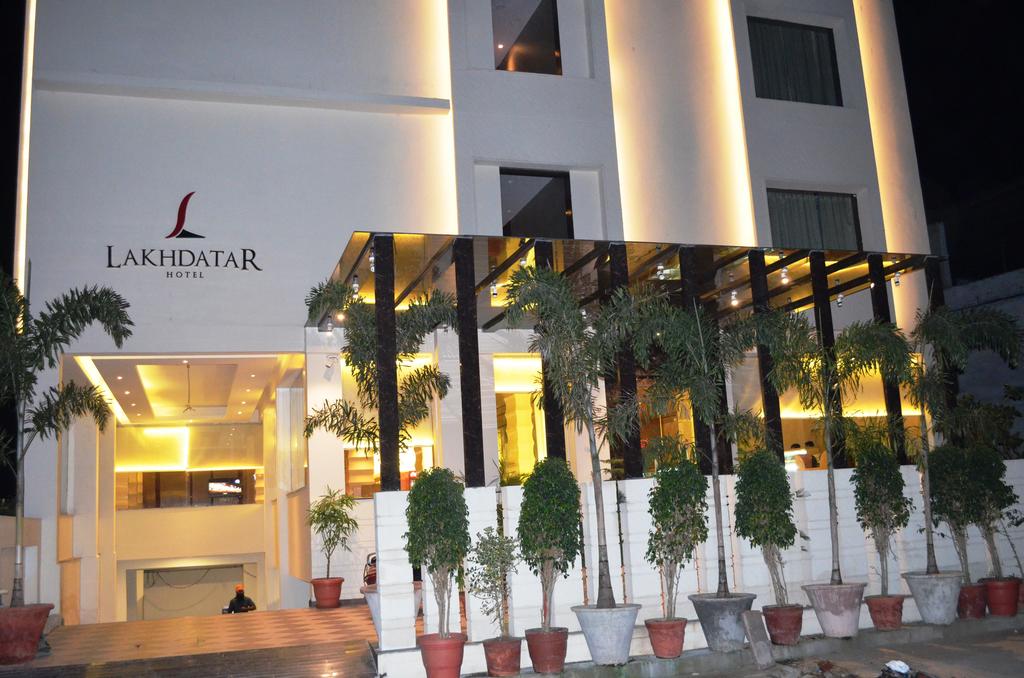 Hotel Lakhdatar