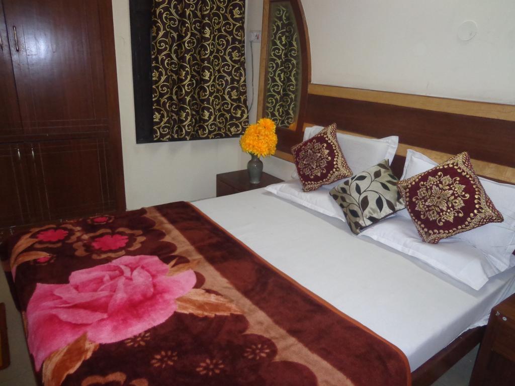 Hotel Darpan Palace