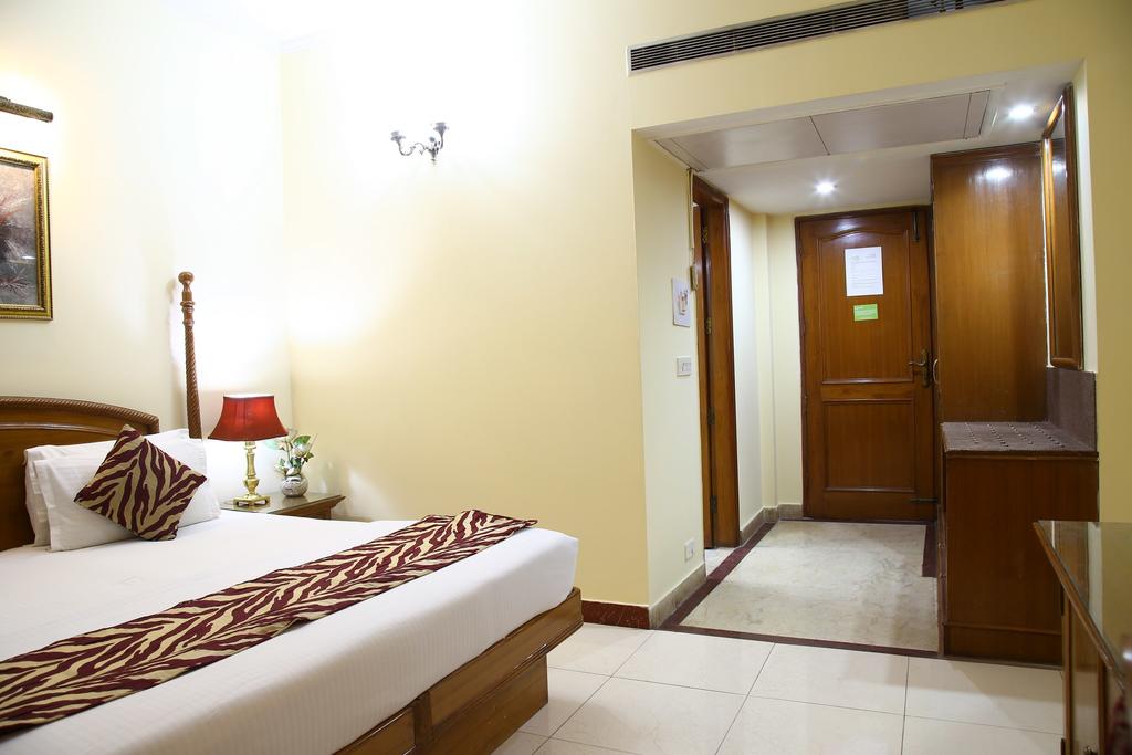 FabHotel Broadway Inn Nehru Place