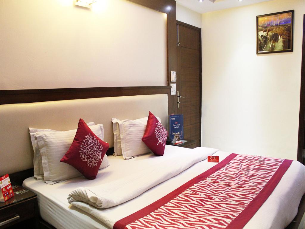 OYO Rooms Jhandewalan Metro Station 3