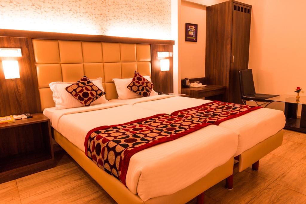 OYO Premium Navi Mumbai Belapur