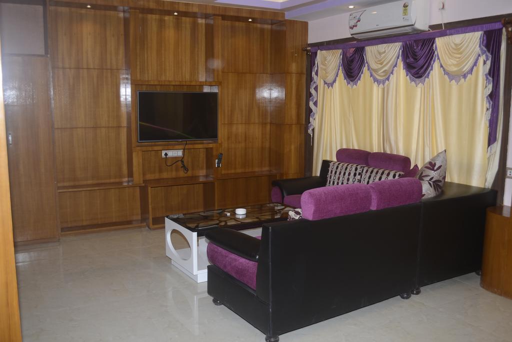 Hotel Girish