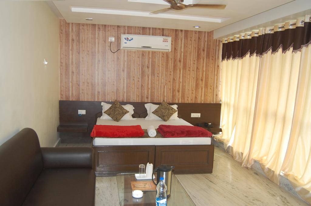 Hotel Neelam Palace