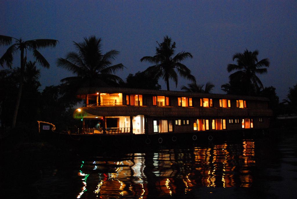 BIG B Houseboats