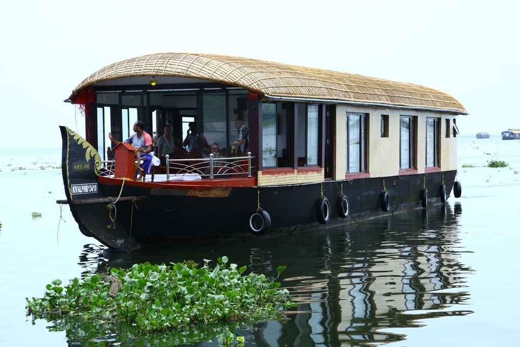 Beach Paradise Day Cruise Houseboat