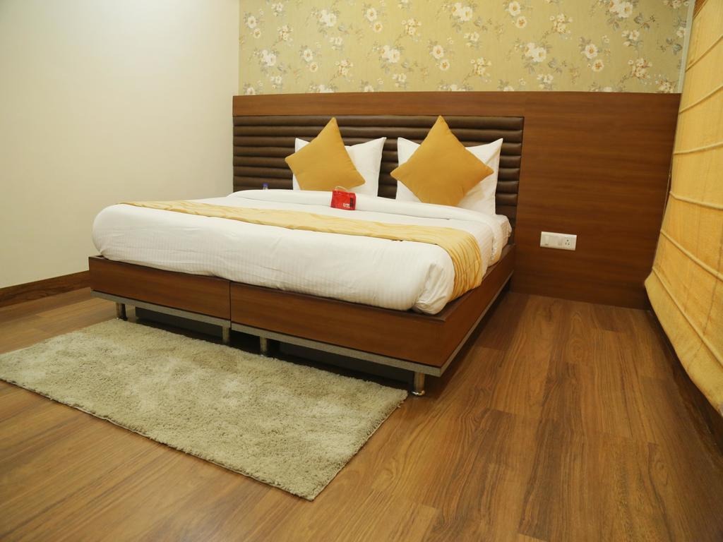 OYO Rooms Model Town Market