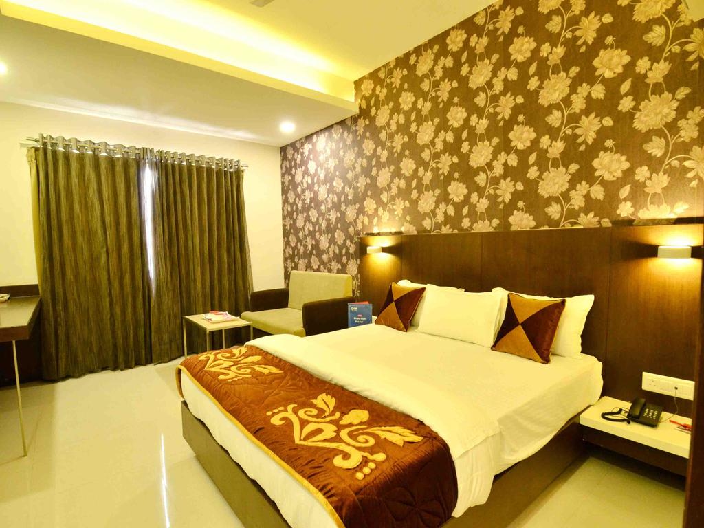 OYO Rooms Near CHL Hospital