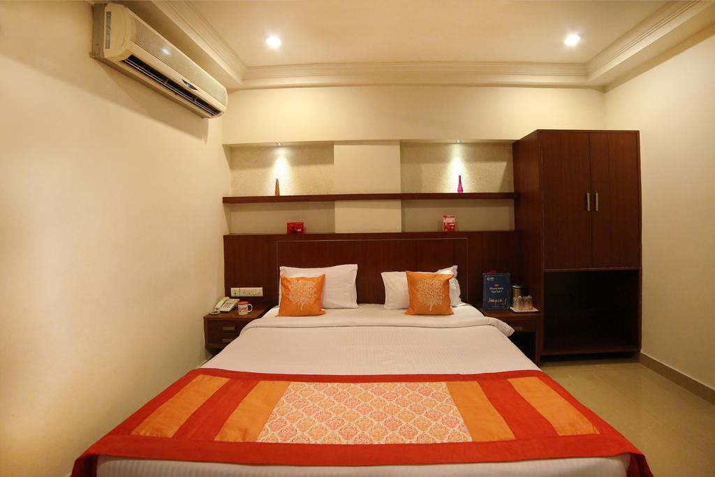 OYO Rooms Mahanadu Road Extension