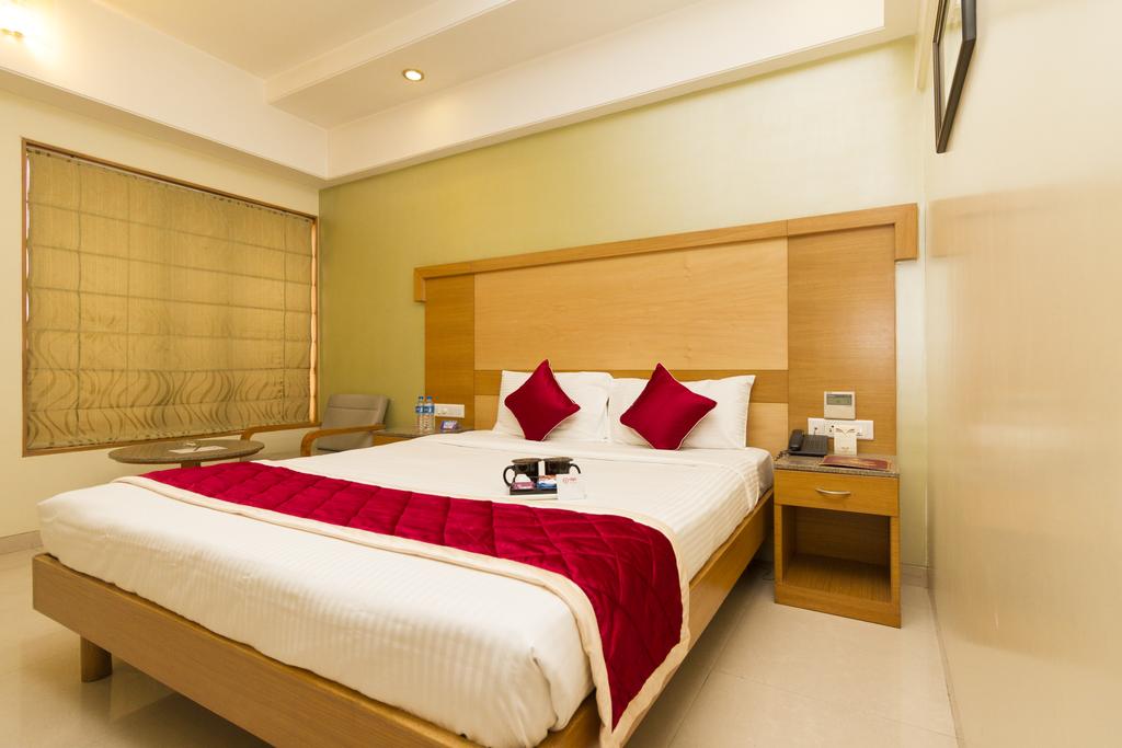 OYO Premium Majestic Gandhinagar