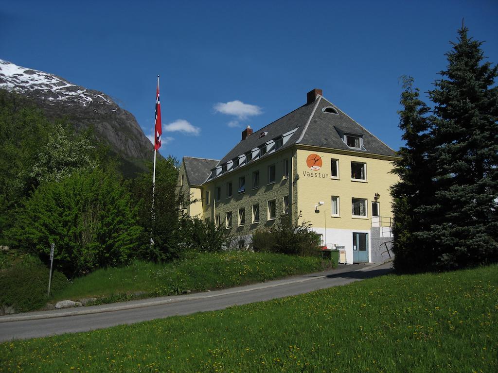 Trolltunga Hotel