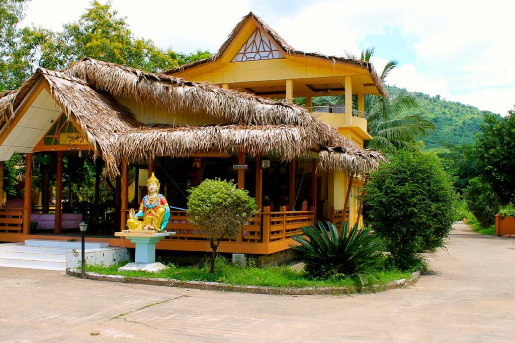 Shwe Hinn Thar Hotel