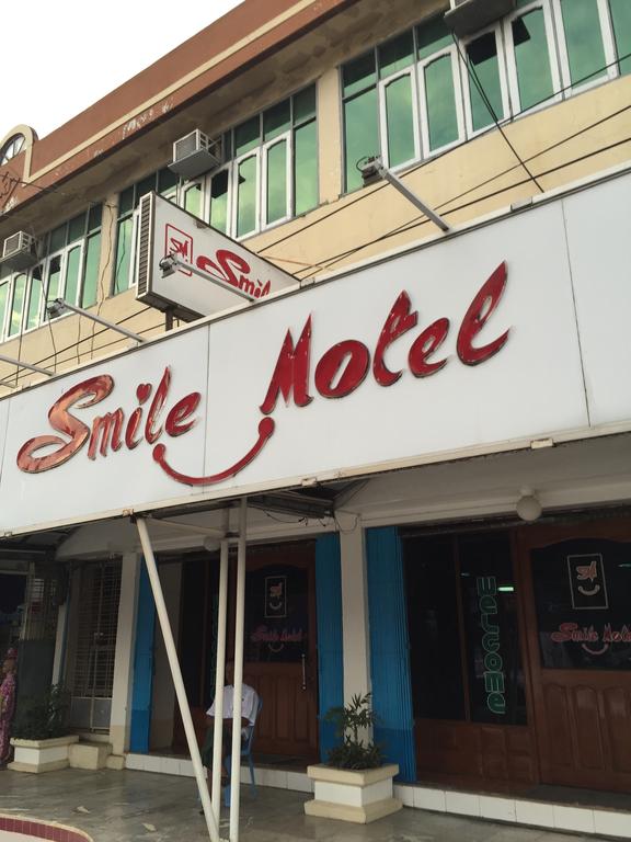 Smile Motel